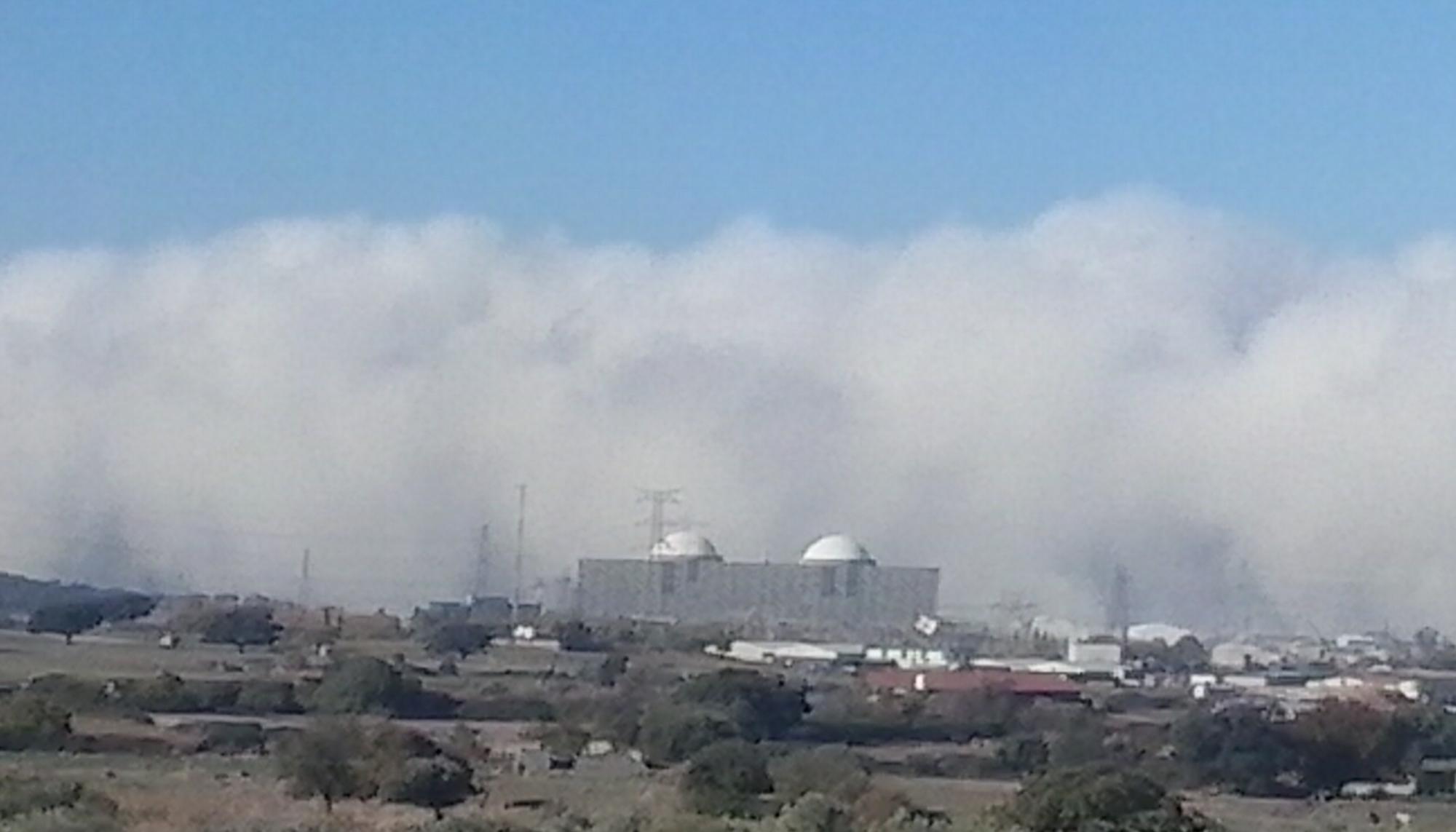 Central de Almaraz soltando vapor